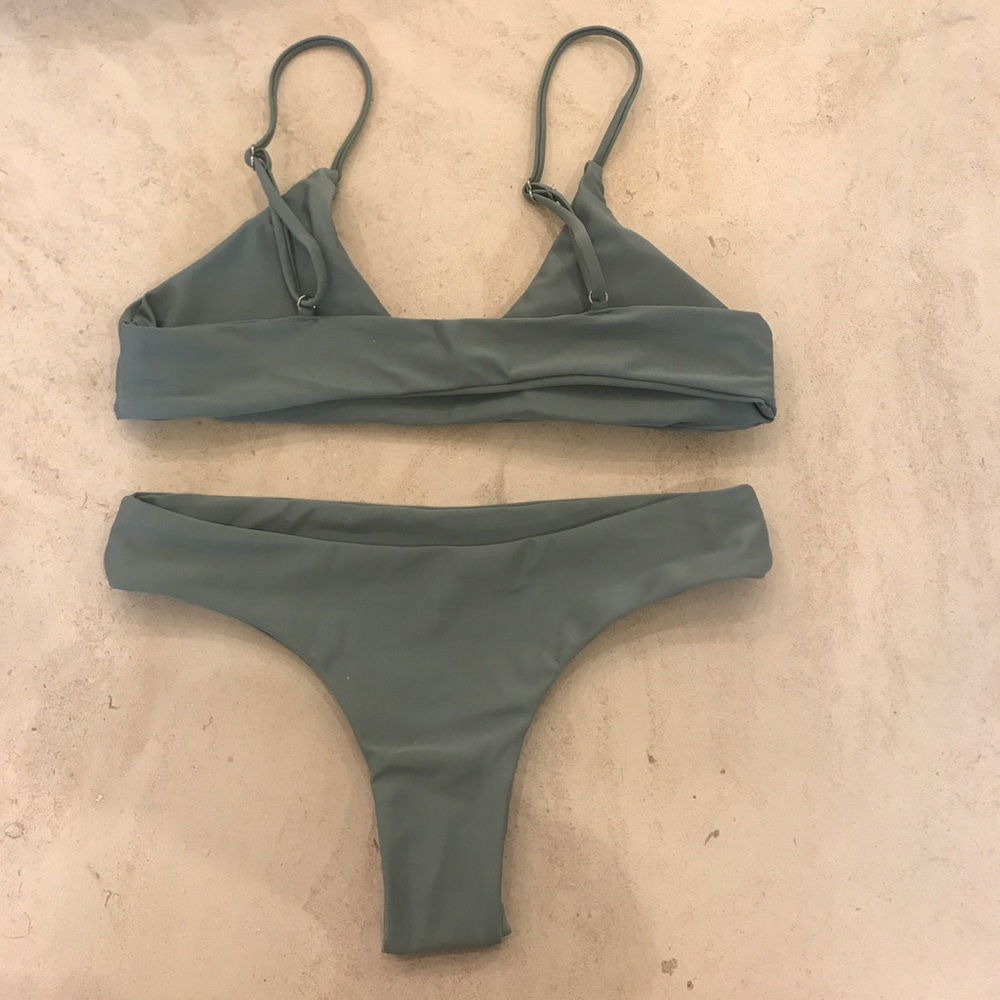 Bikini - Picture 2 of 3